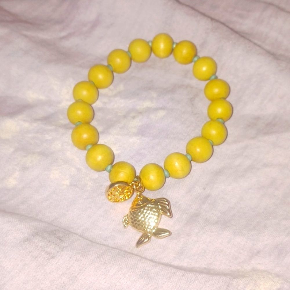 lilly pulitzer Yellow green wood bead stretch Boho bracelet logo fish ch…